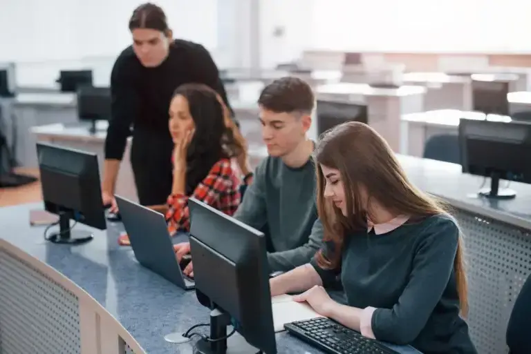 best free ai tools for college students studying on computers